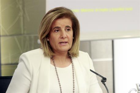 5/08/2016. Consejo de Ministros: Sáenz de Santamaría y Báñez. La ministra de Empleo y Seguridad Social en funciones, Fátima Báñez, durante l...
